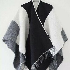 Marimekko x UNIQLO Poncho